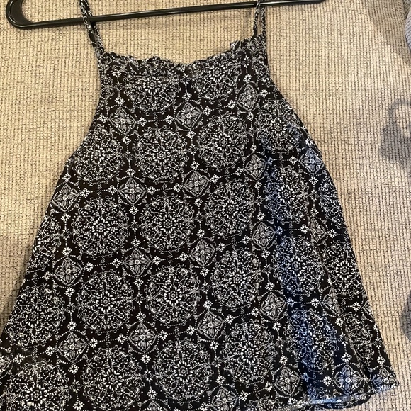 Universal Thread Tank - Picture 2 of 3